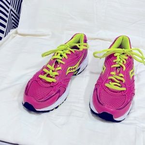 Saucing oasis Tennis shoe size 9 1/2. Gently used